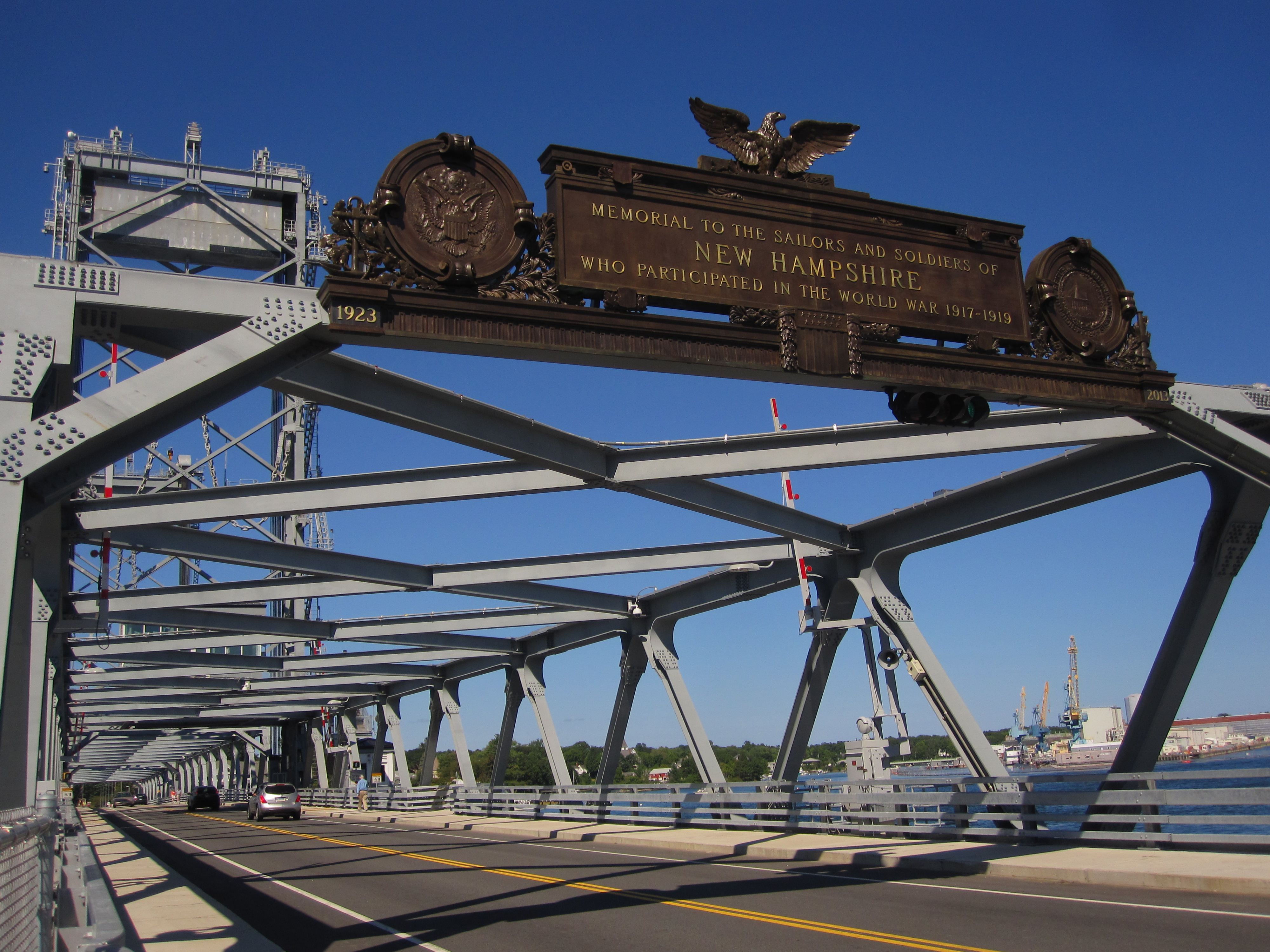 Zoom on the image : Memorial Bridge